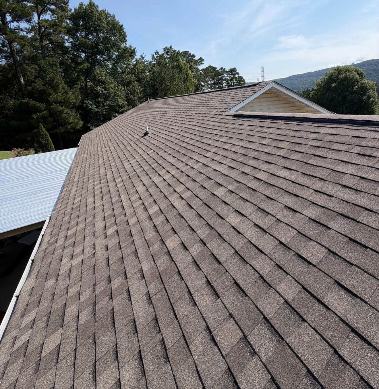 Close-up of a finished dimensional shingle roof